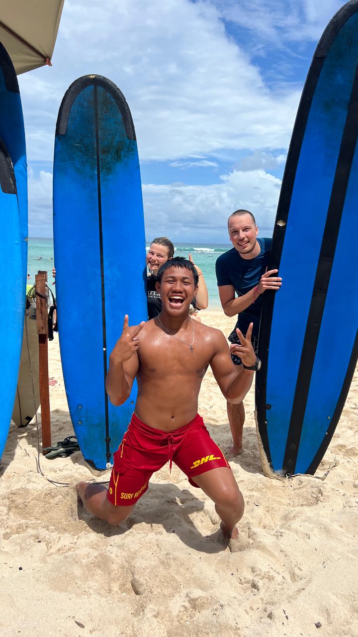 Group surf lesson